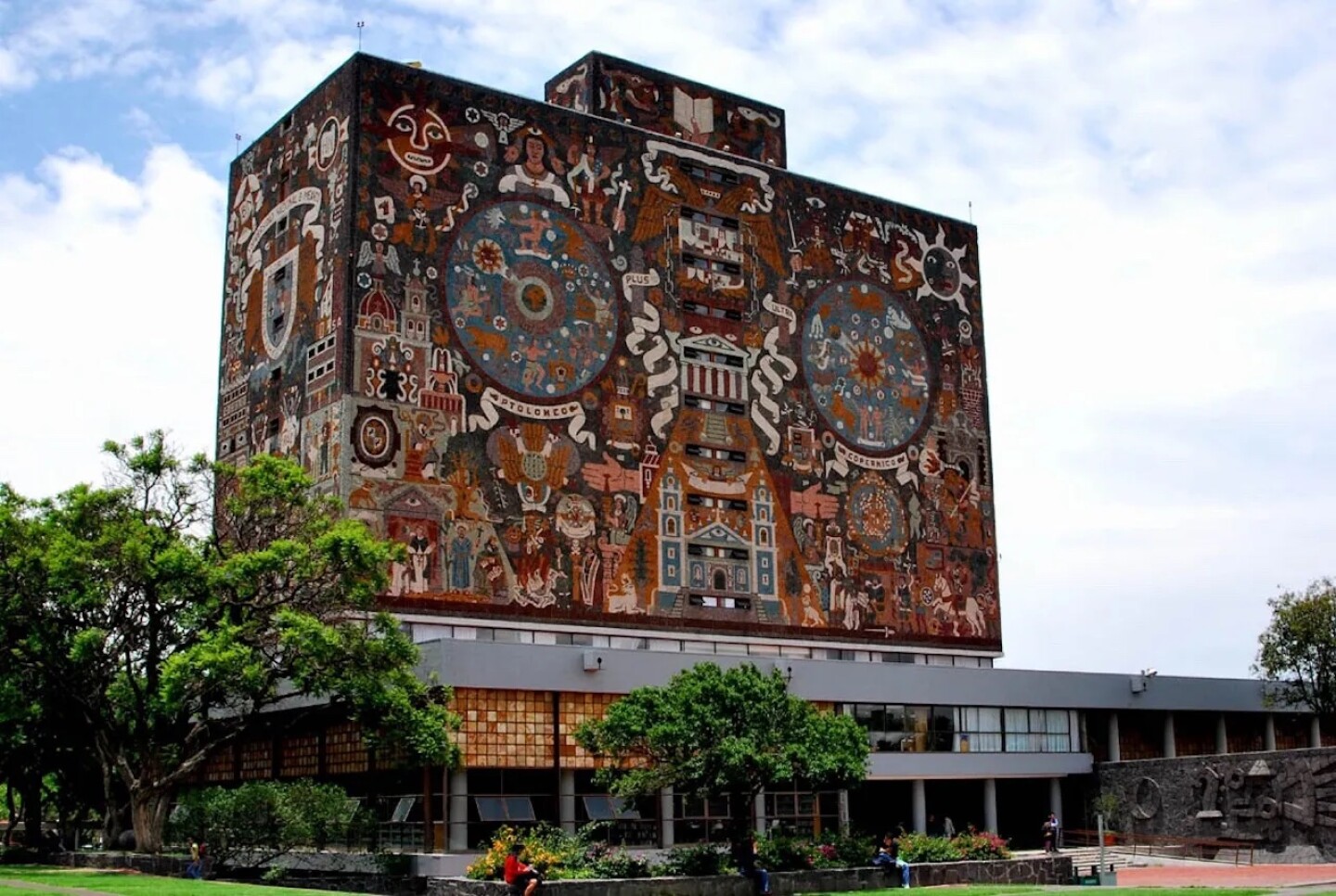 unam-plagio-yasmin-esquivel