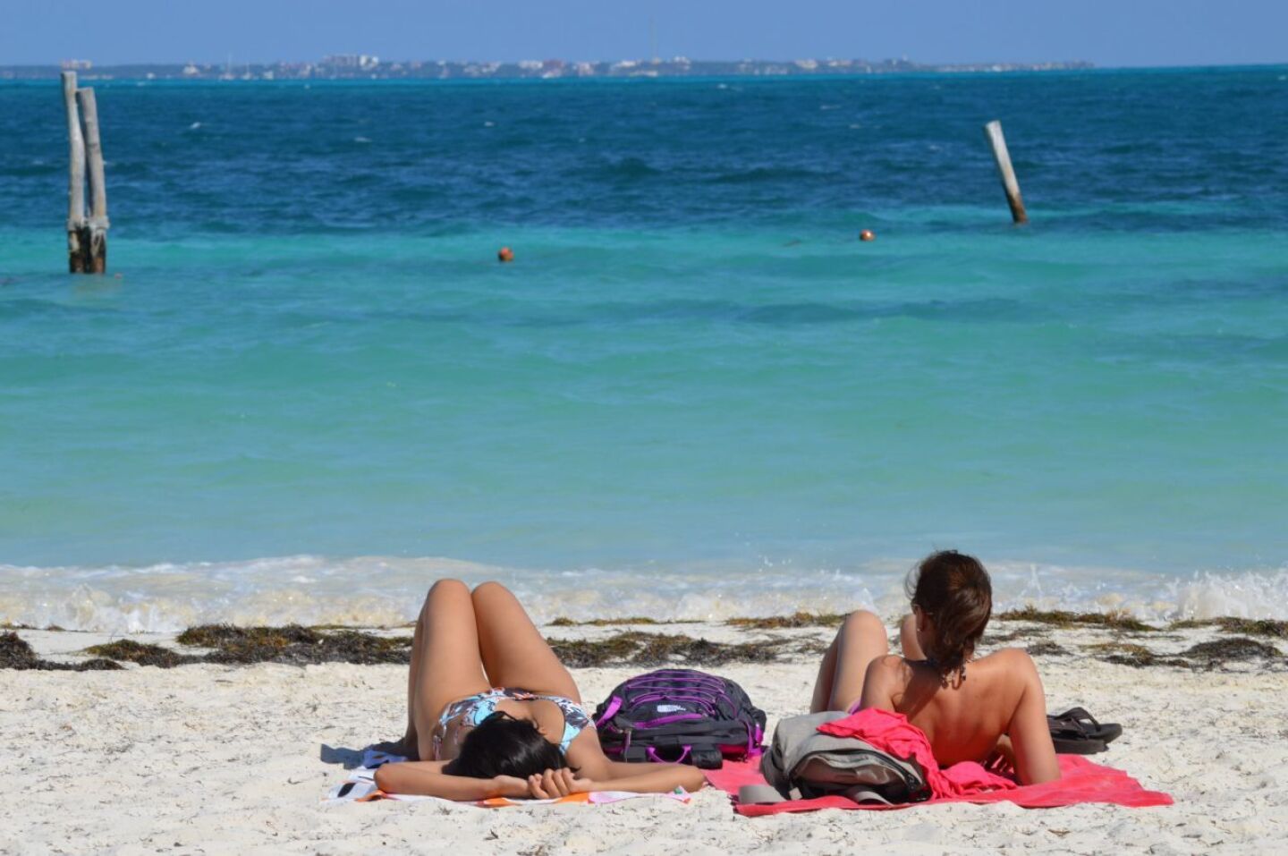 CANCUN, QUINTANA ROO, 18DICIEMBRE2014.-El Bungee, el parachute y las motos acuáticas son de las principales atracciones turísticas ofrecidas en Cancún, donde se espera un temporada récord en la captación de turismo nacional e internacional para esta temporada navideña. De acuerdo con la Sedectur, este destino es considerado con alta competividad en Centroamérica y Sudamérica, además de que el aeropuerto registra un mayor número de operaciones.FOTO: ELIZABETH RUIZ /CUARTOSCURO.COM