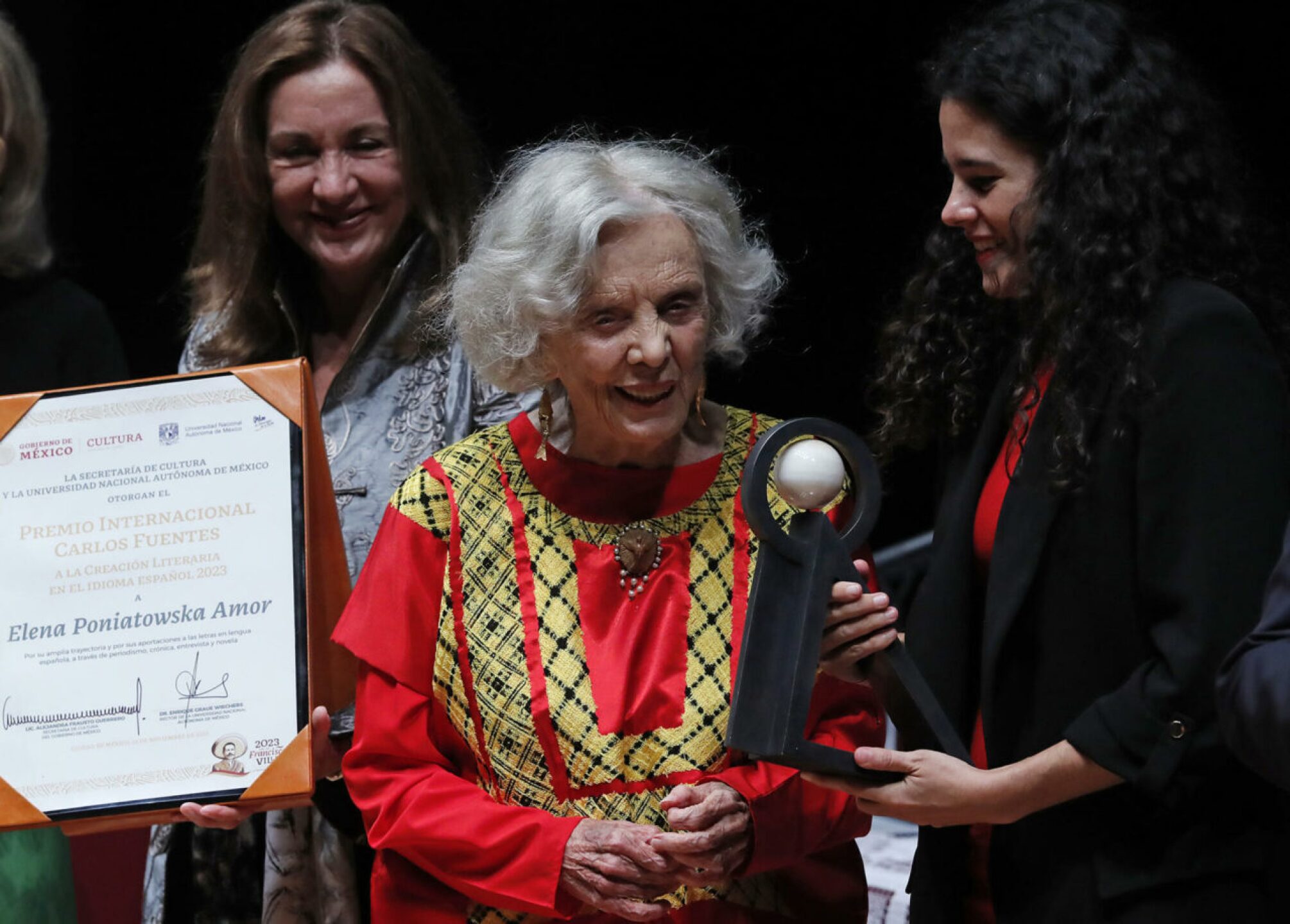 elena_poniatowska_premio_carlos_fuentes_-1280x917