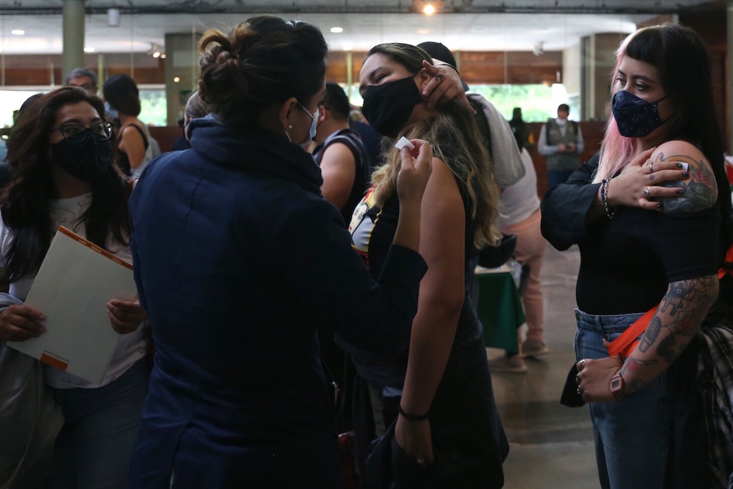 Ciudad de MÈxico vacunar· a jÛvenes de 18 aÒos ante la tercera ola de covid