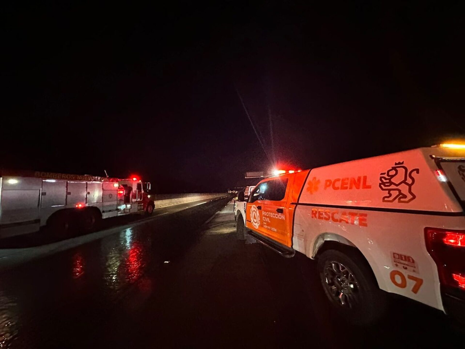 accidente-saltillo-monterrey-choque-e-incendio-en-santa-catarina-2