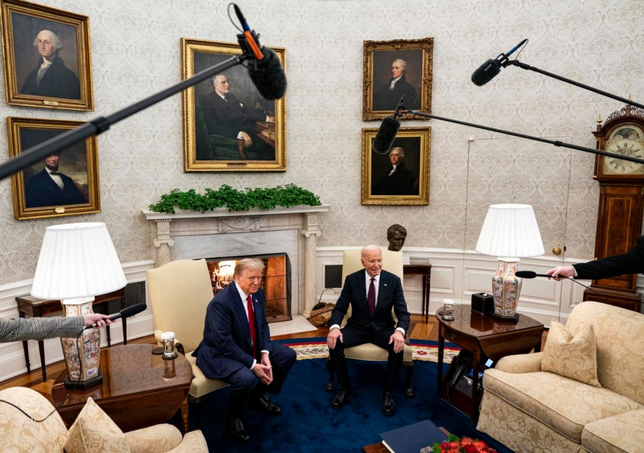 turmp-y-joe-biden-en-la-casa-blanca