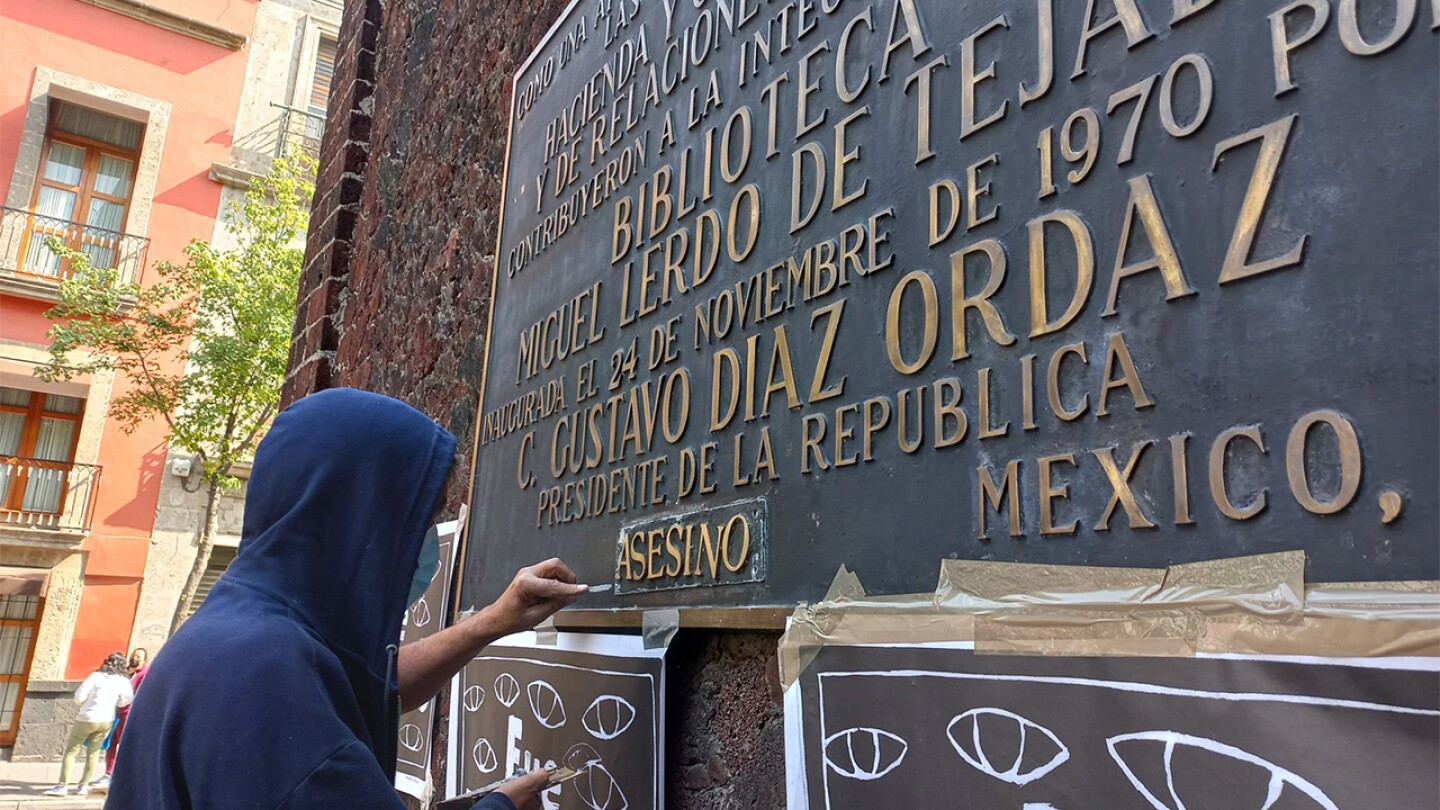 asesino-placa-gustavo-diaz-ordaz-2-octubre