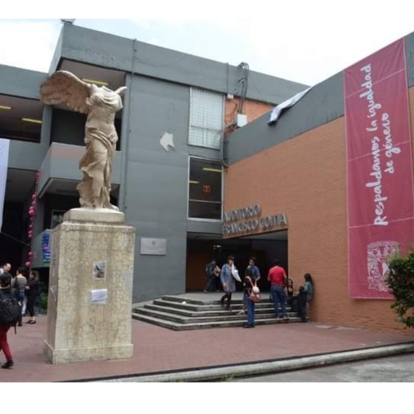 Toman instalaciones de la FAD de la UNAM