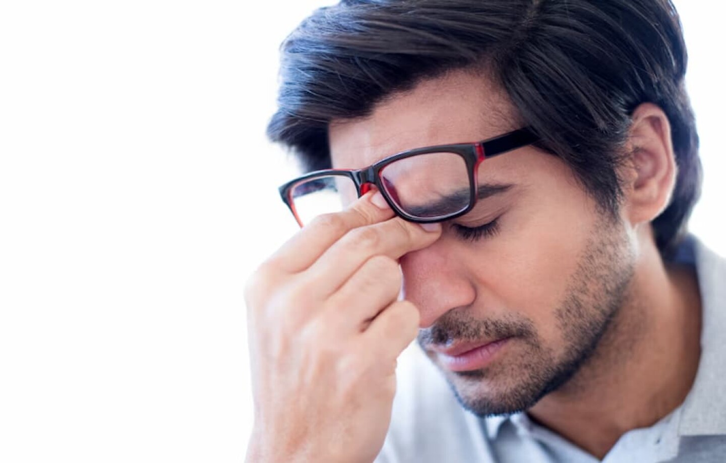 Debo preocuparme por mi ojo tembloroso