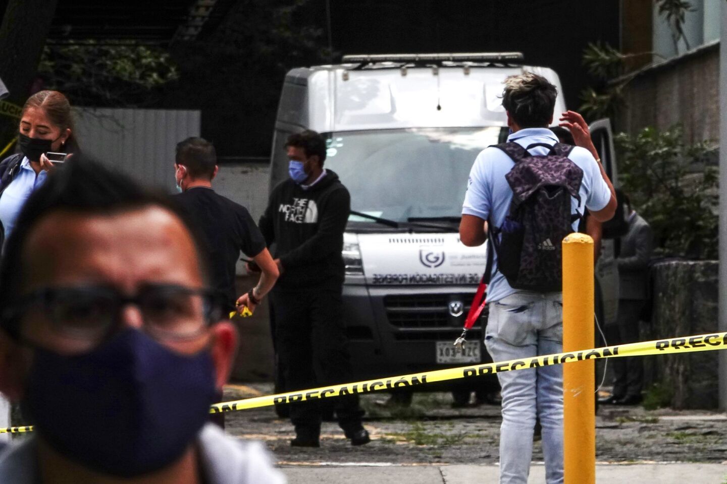 Un estudiante murió luego de supuestamente lanzase al vacío desde un edificio de la Facultad de Medicina.