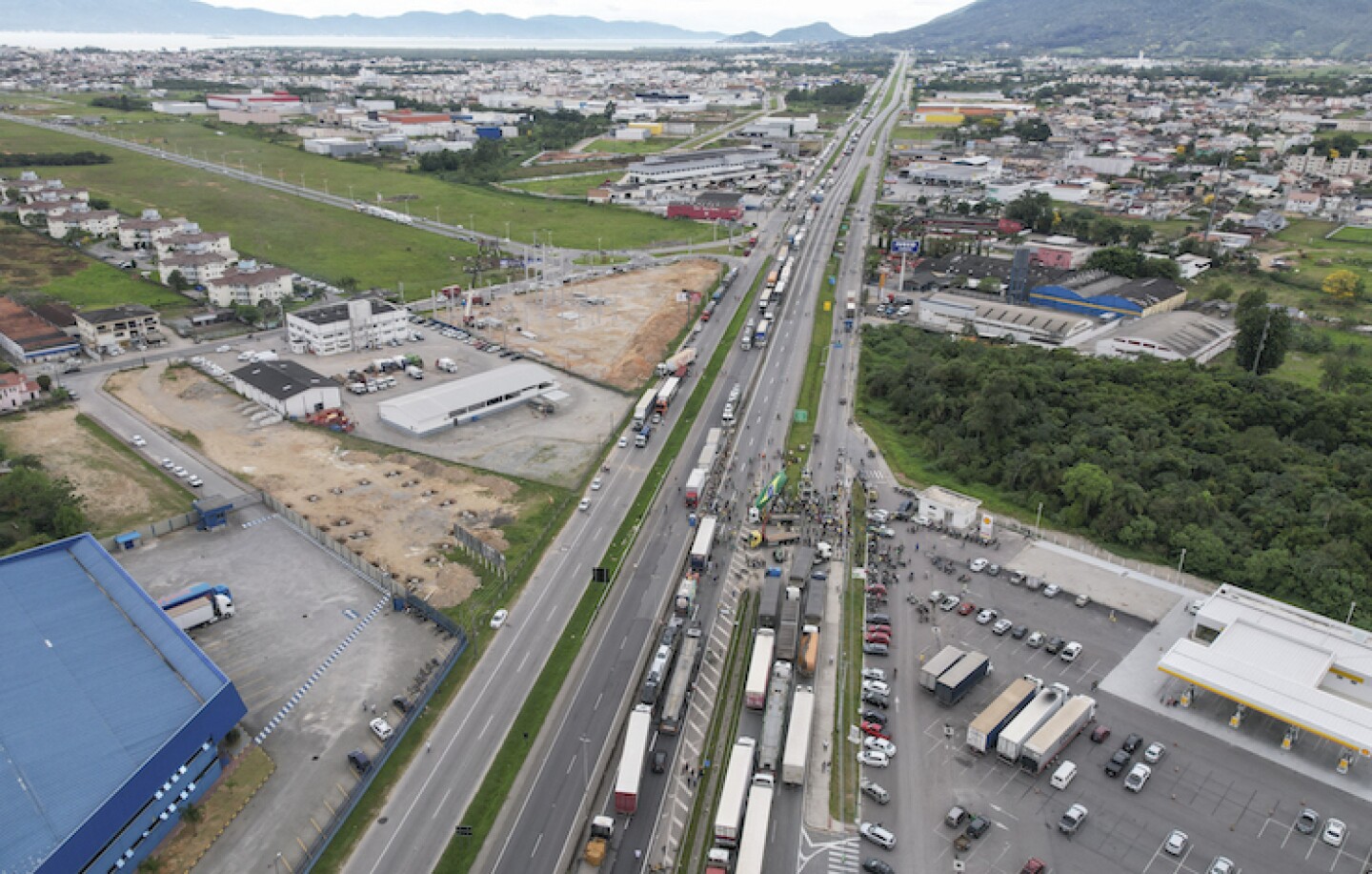 BRAZIL-ELECTION-BOLSONARO-TRUCKS-PROTEST-BLOCKADE