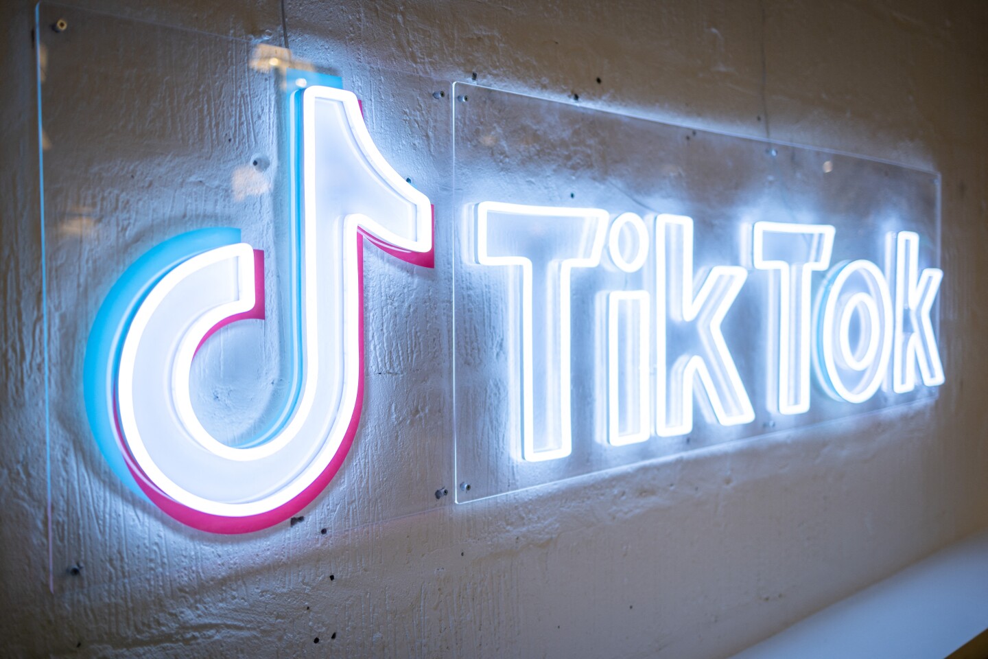 Aprueba Cámara de Representantes proyecto para prohibir TikTok en EU