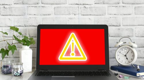 computer-screen-showing-red-screen-with-yellow-glo-2022-08-01-04-12-45-utc