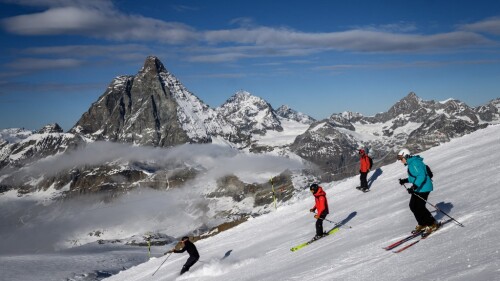 SWITZERLAND-ITALY-CLIMATE-BORDER-DIPLOMACY-SKI-LEISURE