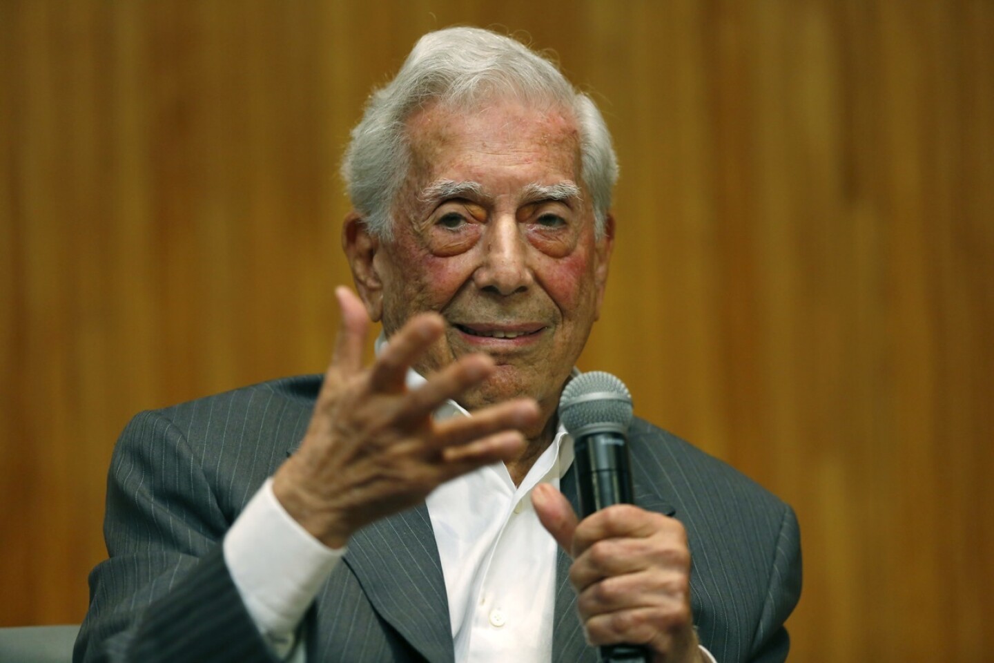 mario-vargas-llosa