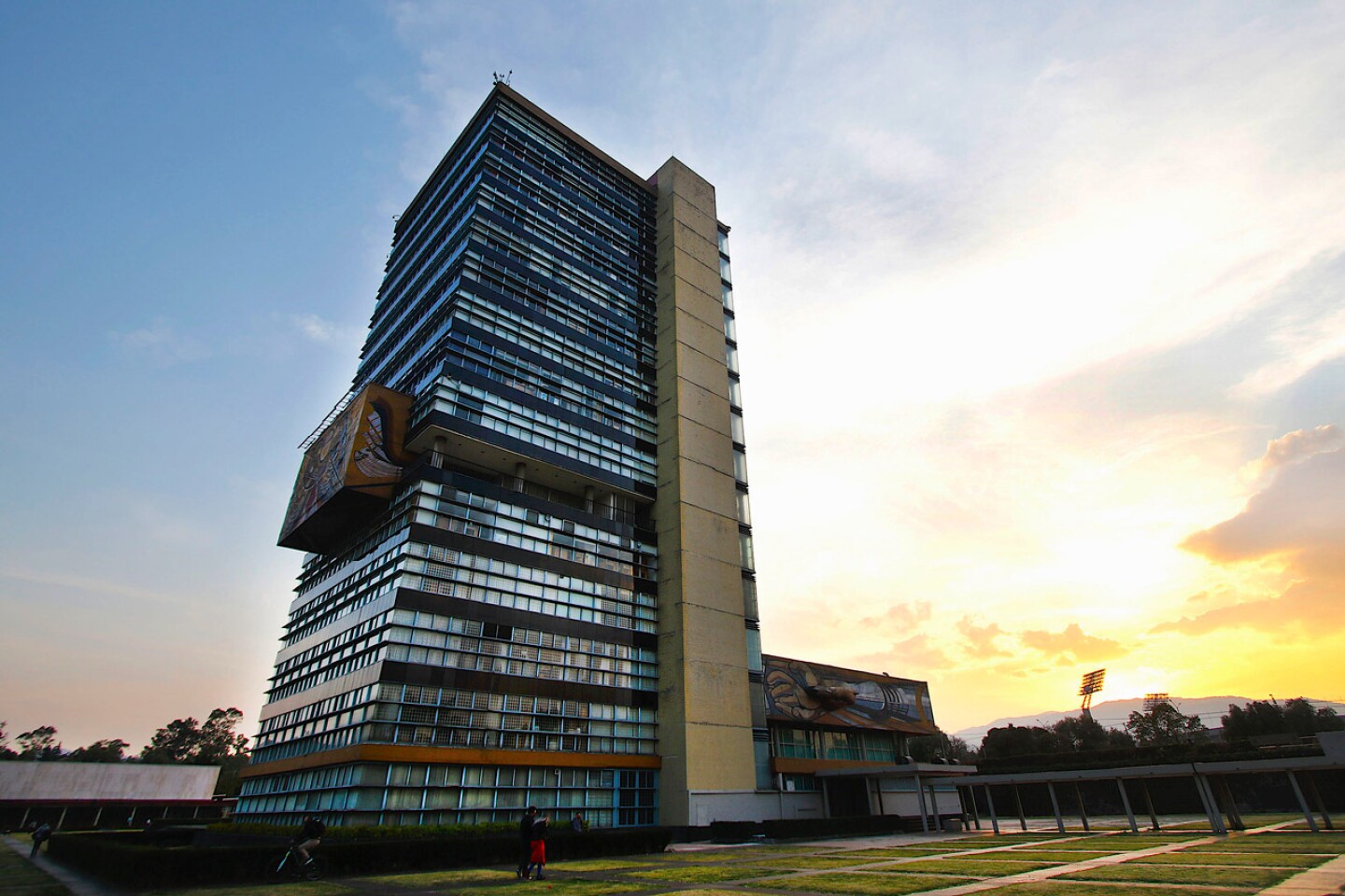 UNAM-universidad-nacional-autonoma-de-mexico-02