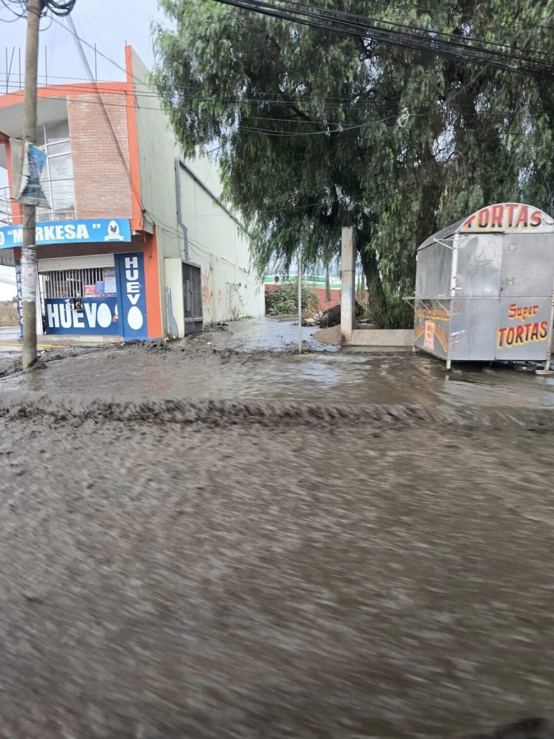 inundaciones-en-chalco-rio-de-aguas-negras-unidades-habitacionales-1-960x1280