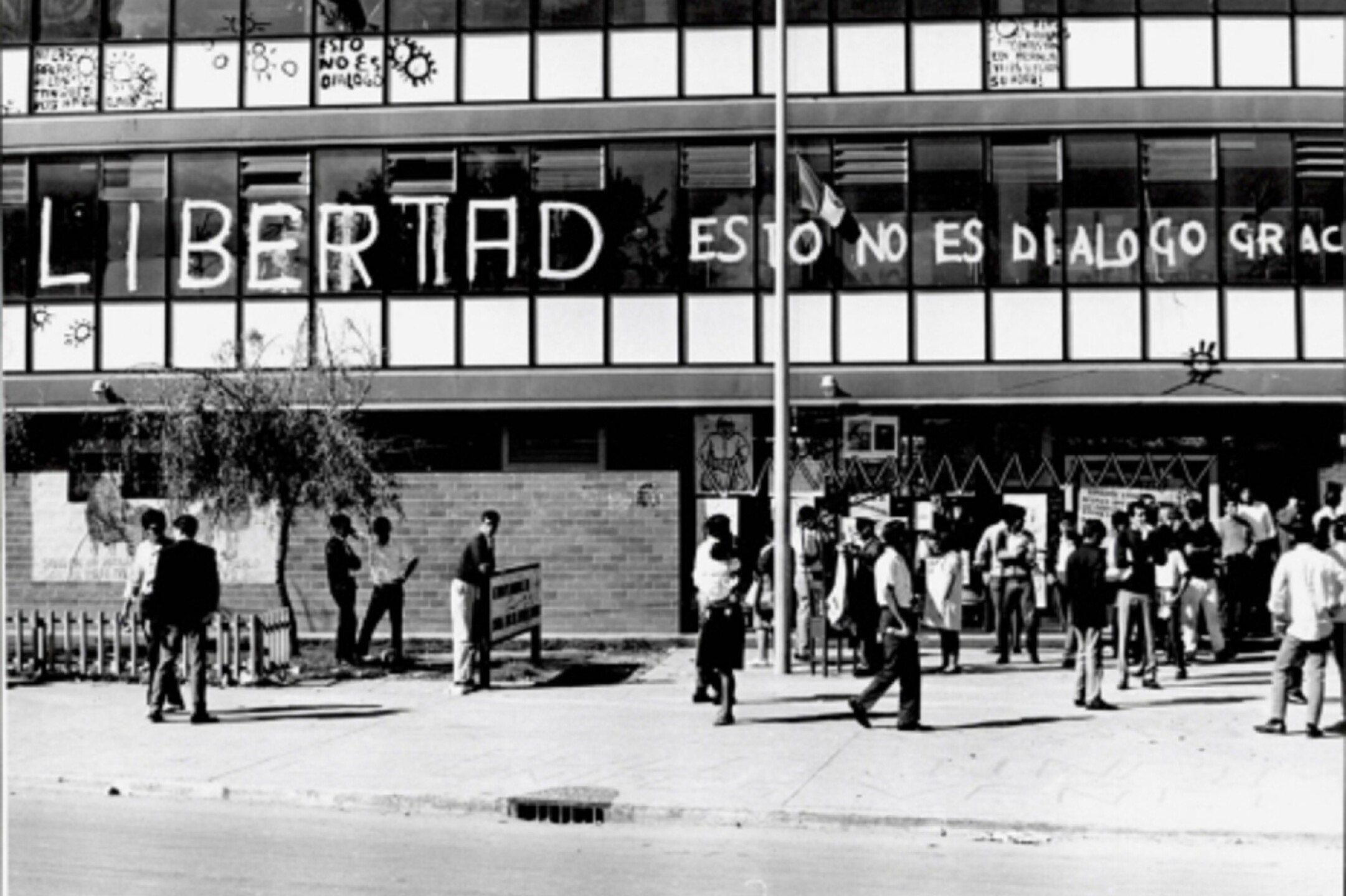 movimiento-estudiantil-1968-carteles-pintas-matanza-tlatelolco-3