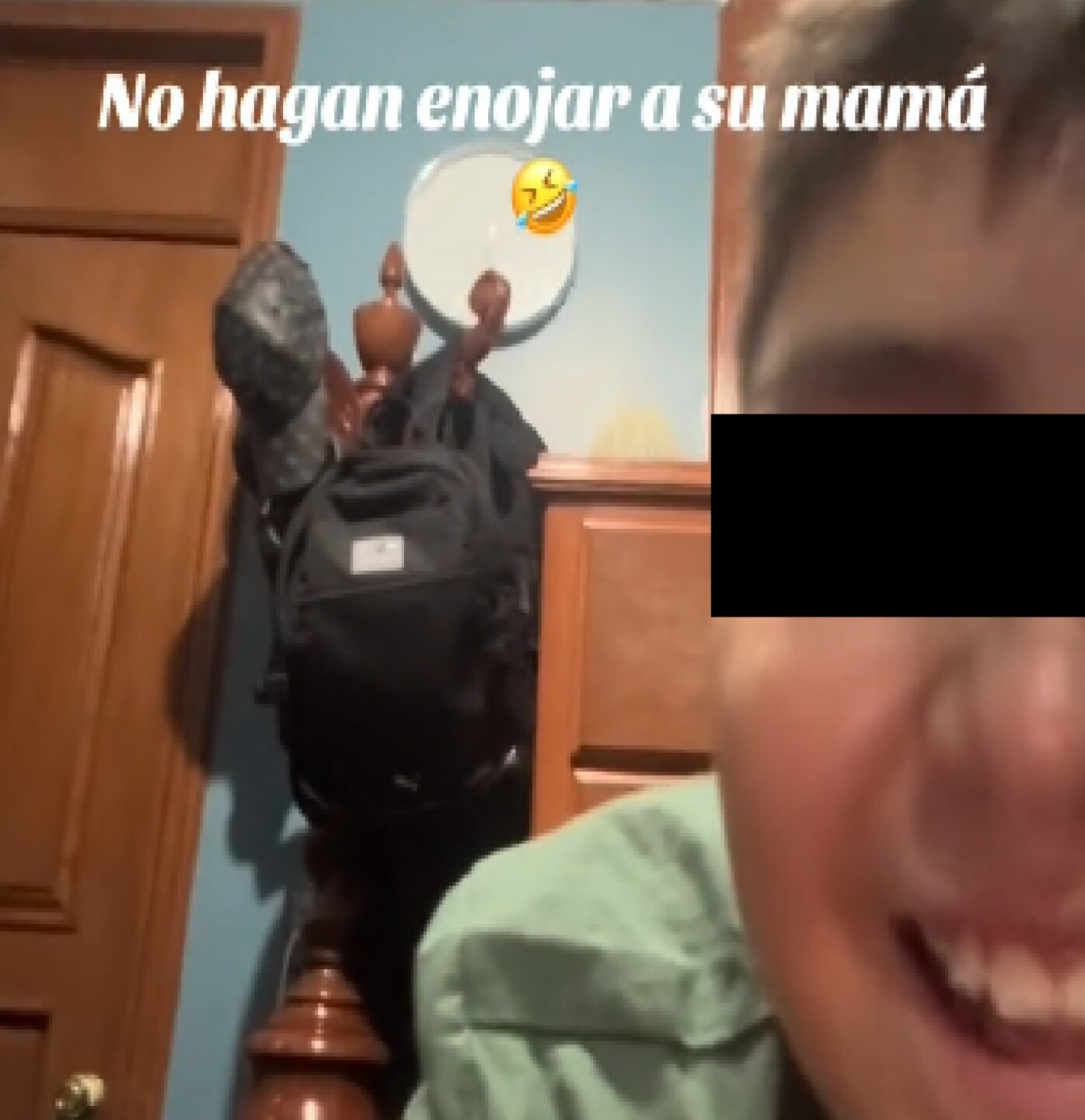 Madre rompe puerta1.jpg
