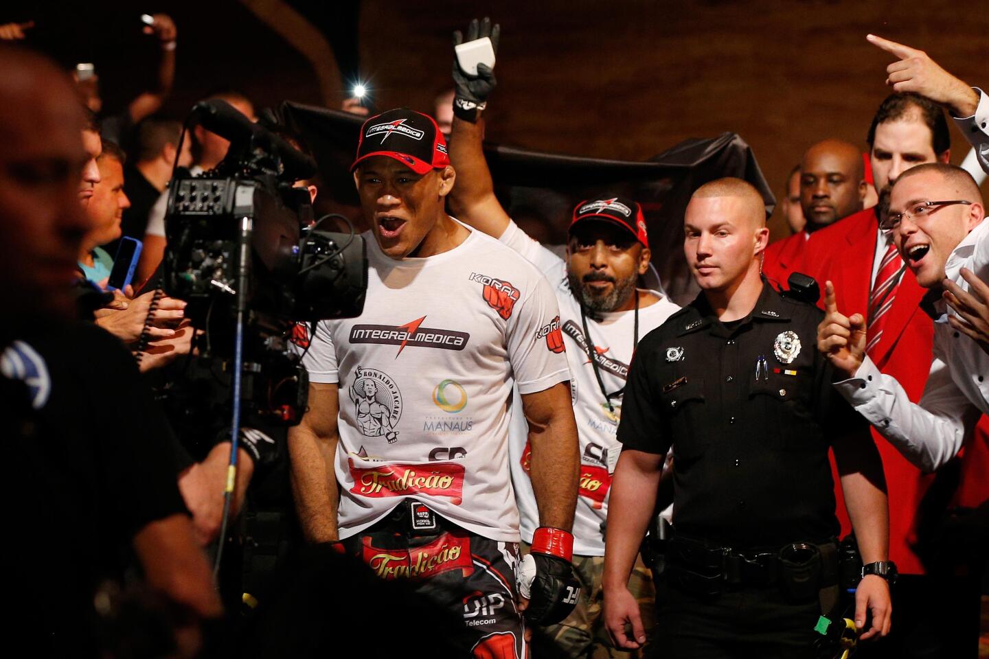 Antes del combate, Ronaldo Jacaré Souza da positivio a prueba de covid-19