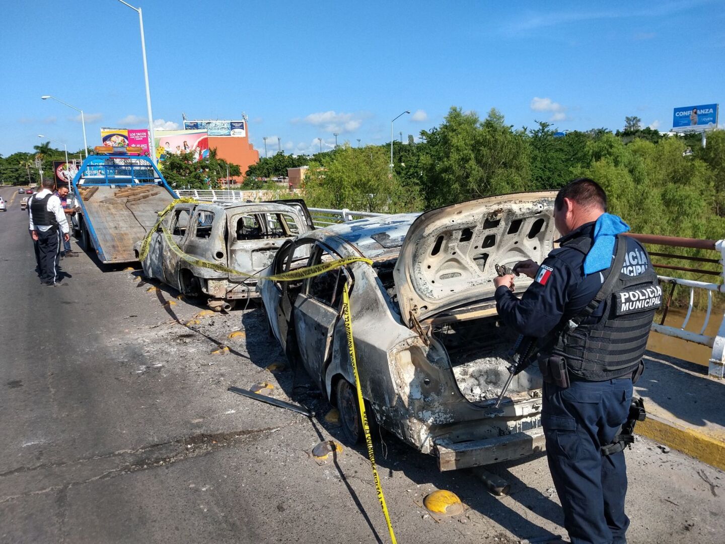 CULIACÁN, SINALOA,18OCTUBRE2019.- Saldo de los enfrentamientos suscitados el día de ayer entre fuerzas de seguridad e integrantes del Cártel de Sinaloa tras la captura de Ovidio Guzmán López, hijo del Chapo Guzmán, el cual fue puesto en libertad tras iniciar la ola de violencia. Fuentes oficiales confirman 8 fallecidos, 16 heridos y una fuga de 51 reos del penal de la entidad. FOTO: CUARTOSCURO.COM