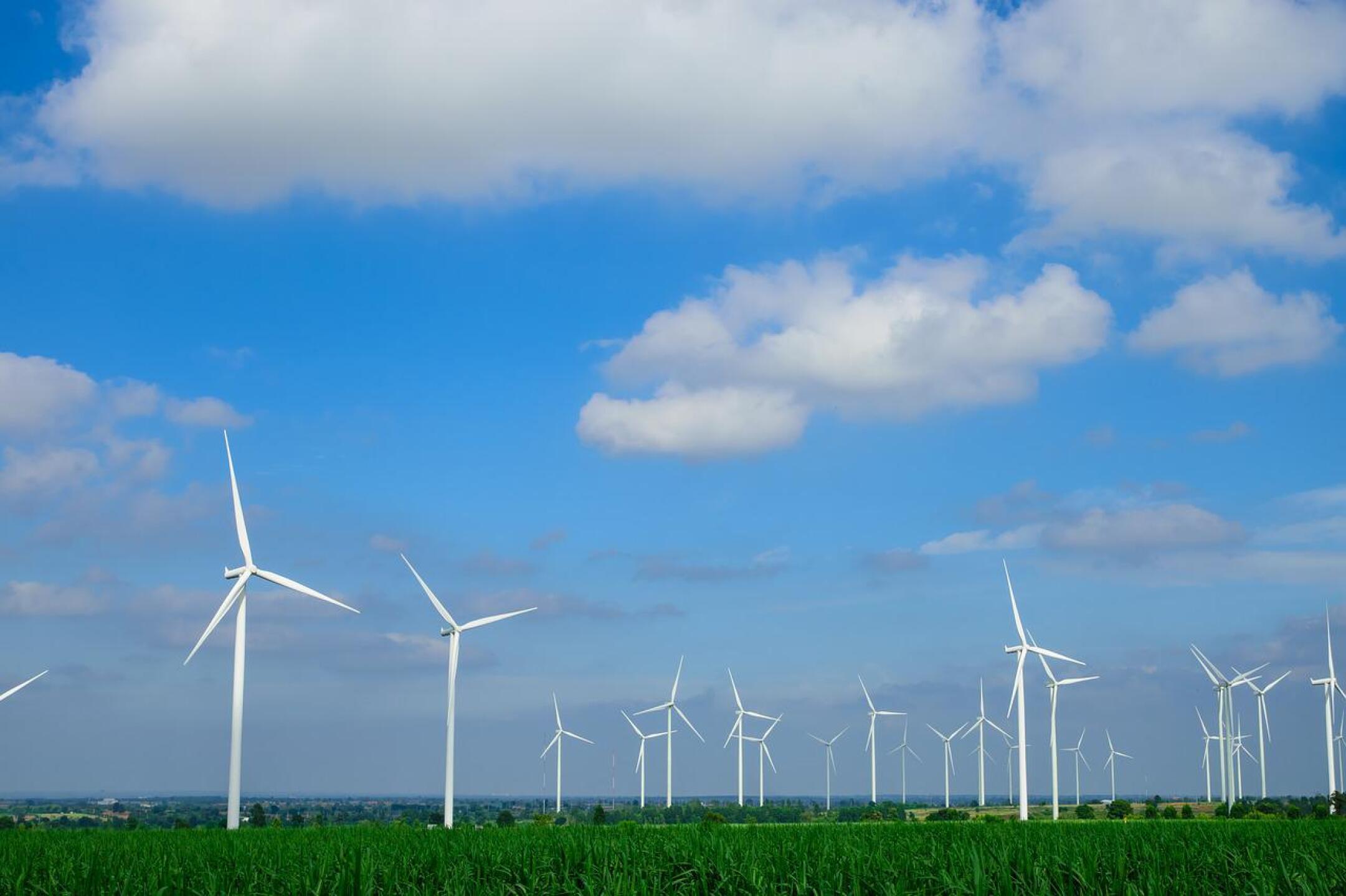 fields-of-wind-turbines-2707526_1280