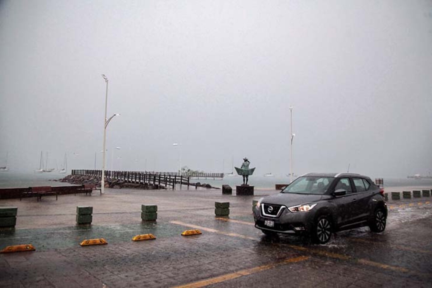 Los primeros efectos del paso del huracán “Olaf” categoría 1, se dejan sentir en La Paz, capital del estado de Baja California Sur