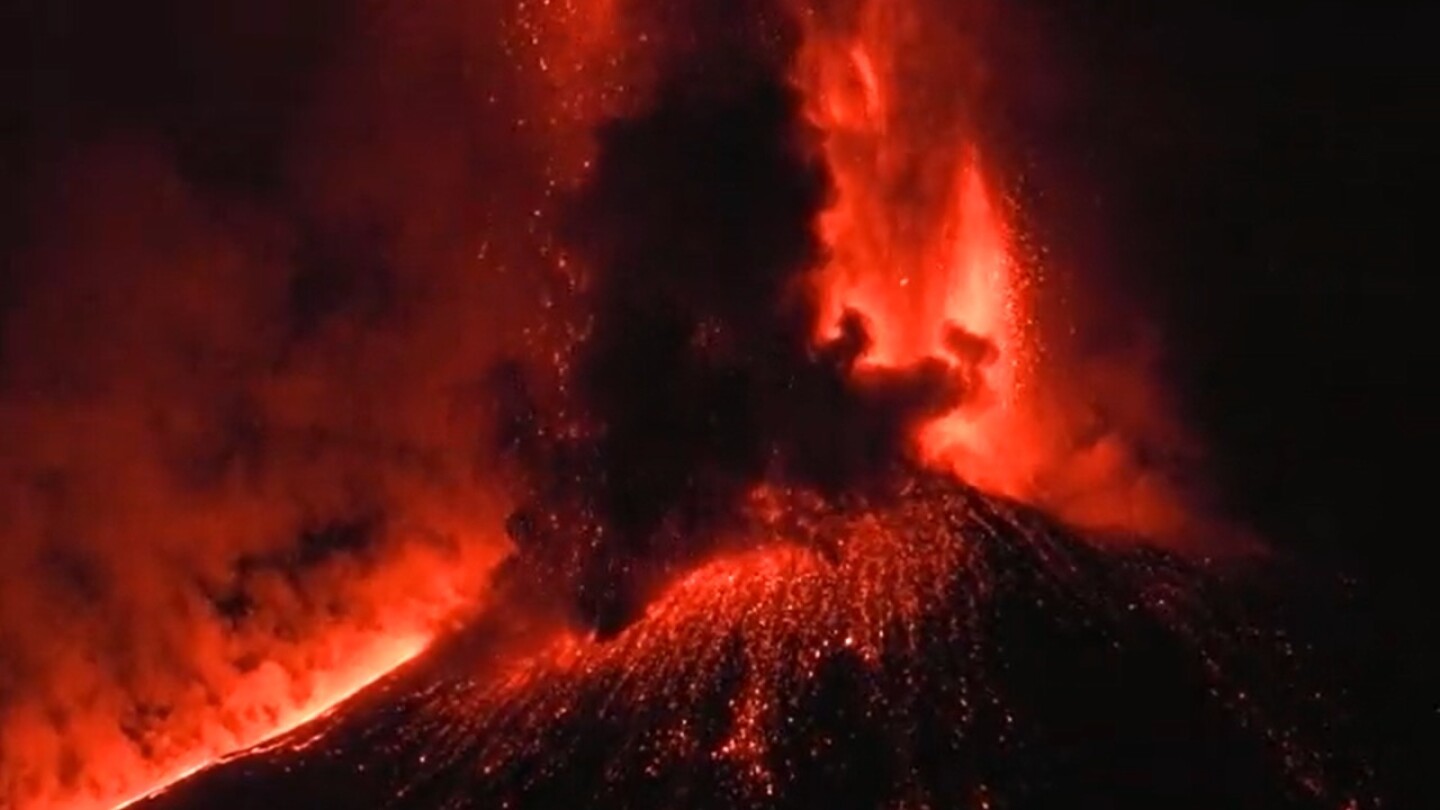 erupción de volcán etna