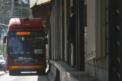 Metrobús extenderá su horario hasta las 3:00 de la mañana por Día de Reyes.