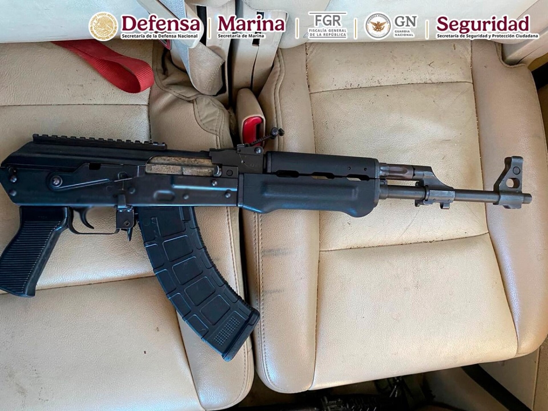 Arma decomisada en tecate.jpg