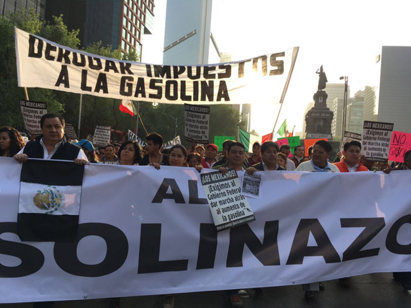 Jorge_Villalpando_marcha_gasolinazo