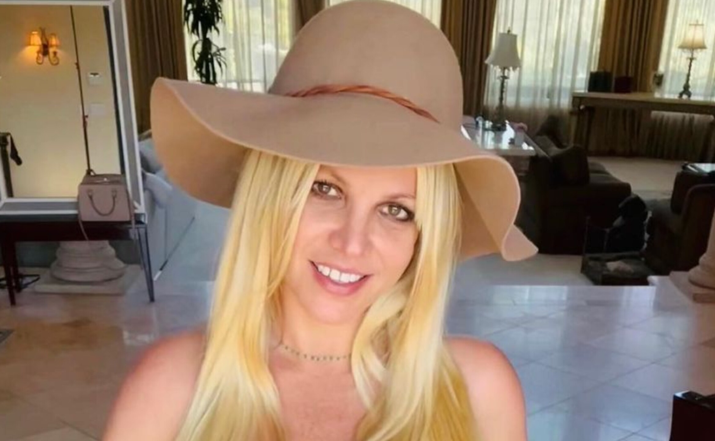 britney_spears_por_que_se_rapo_2007_-1