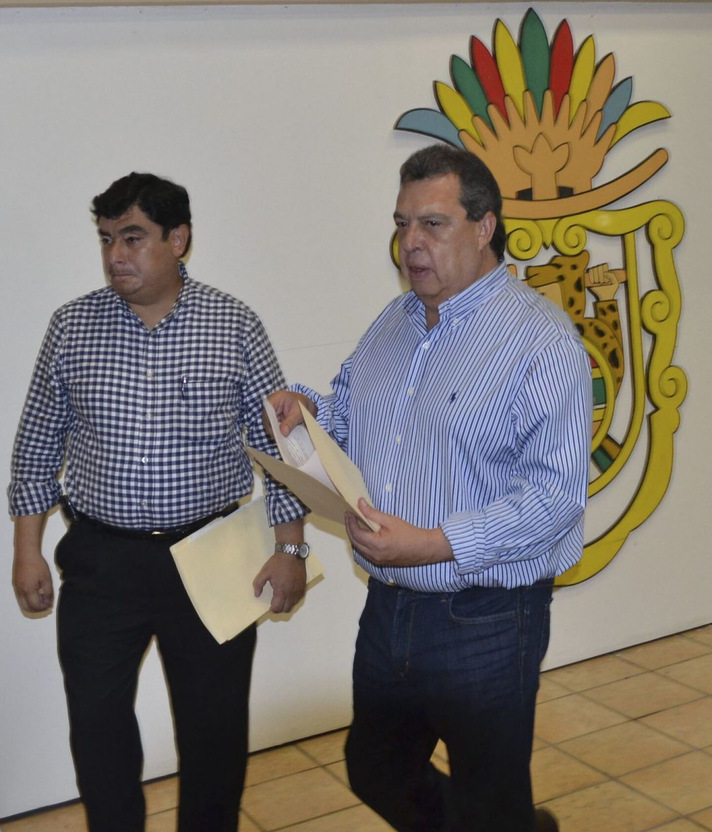 Exfiscal de Guerrero pide presencia de padres de los 43 para comparecer