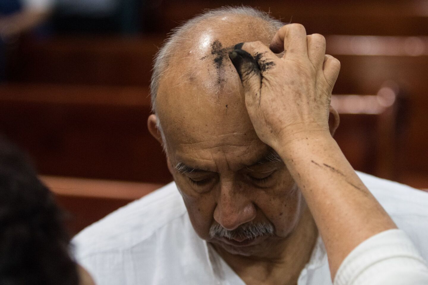 CIUDAD DE MÉXICO, 06MARZO2019.- Este día se celebra el Miércoles de Ceniza, con lo que se inició la Cuaresma Católica, período de cuarenta y seis días que culmina con la Semana Santa. FOTO: ISAAC ESQUIVEL /CUARTOSCURO.COM