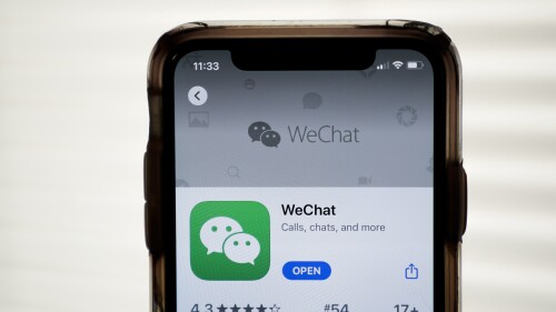 Detiene jueza prohibición de WeChat en EU