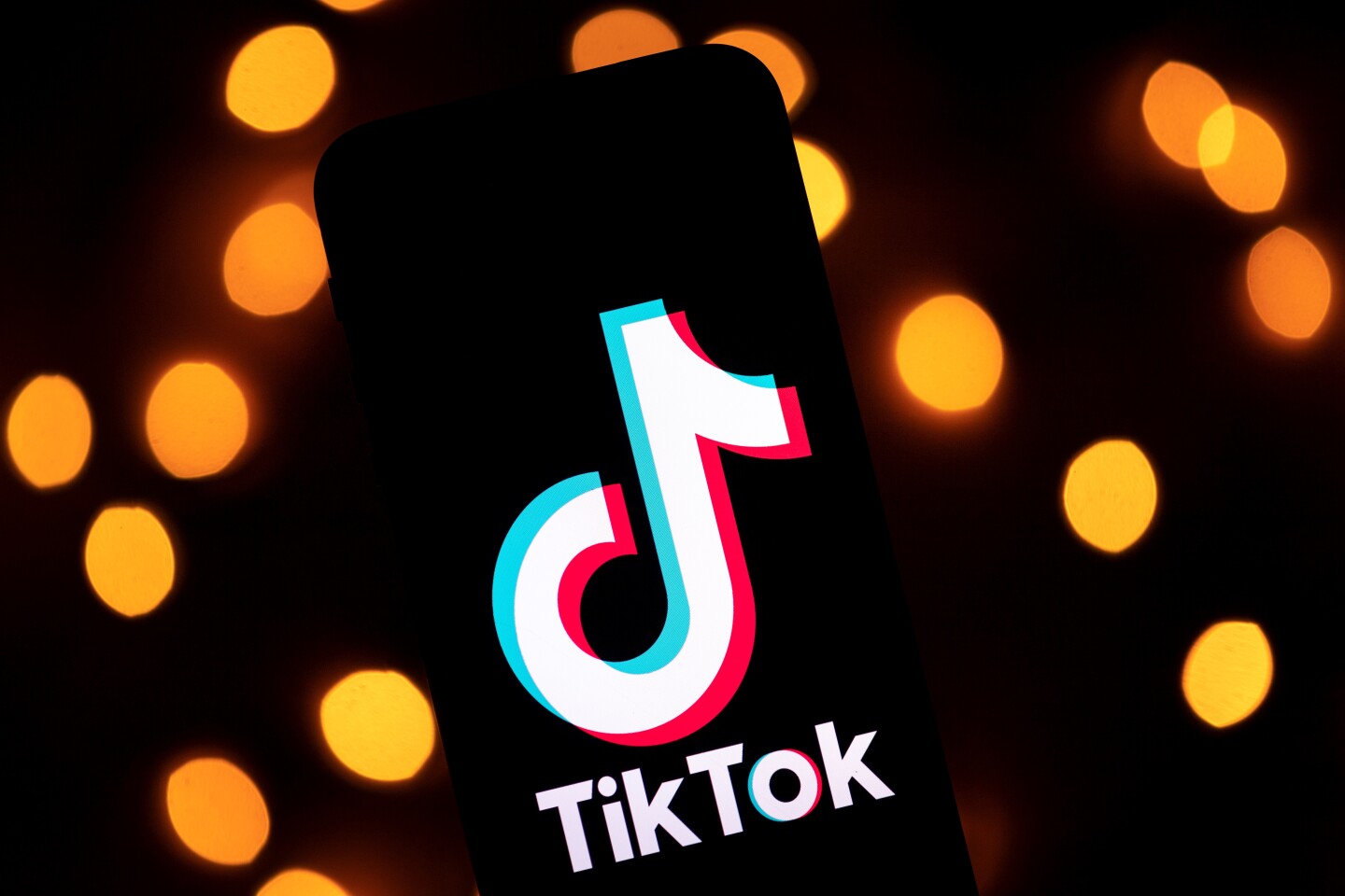 Microsoft mantiene negociaciones para adquirir TikTok