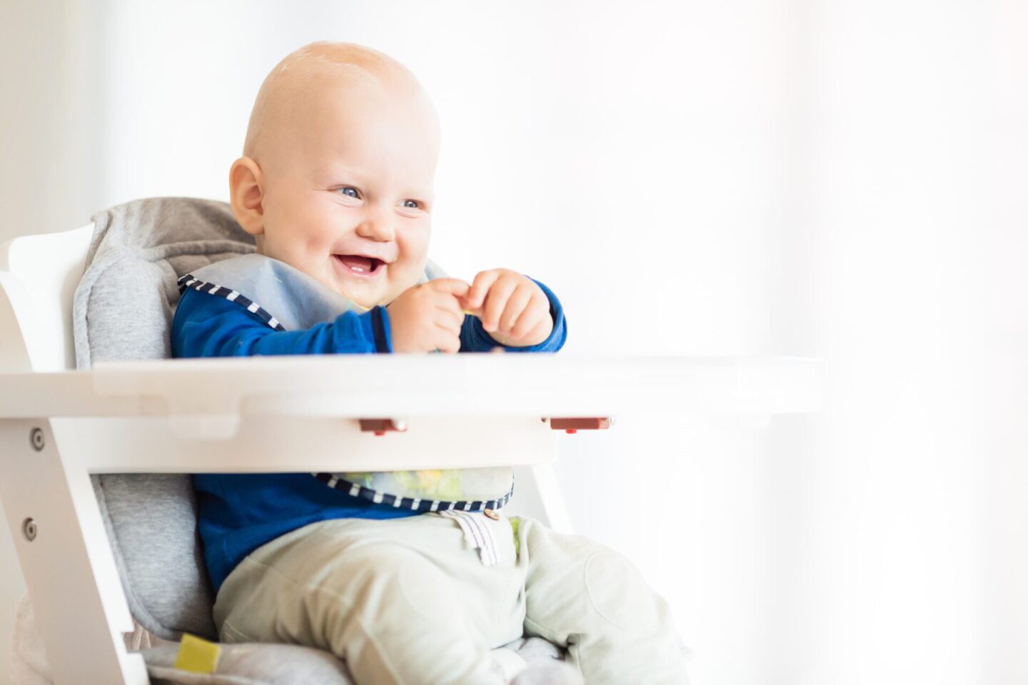 baby-boy-eating-with-blw-method-baby-led-weaning-2022-02-02-05-06-14-utc (1) (1)