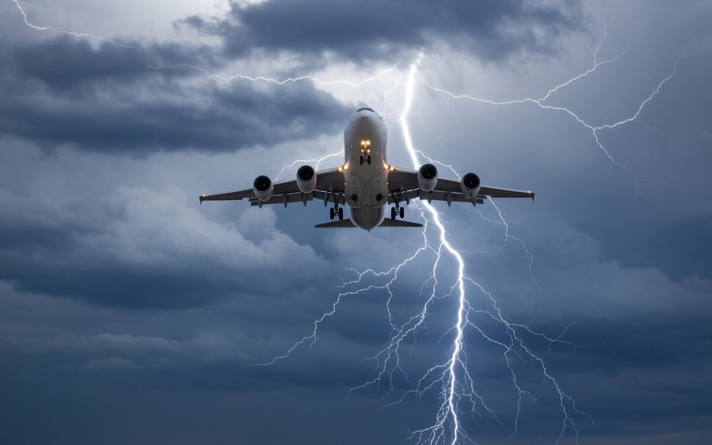 avión a-photo-of-a-large-plane-being-struck-by-lightning-ETez0FSwQuixGxTBPUcHPA-7fs9gOYkR5u5JOootBLTUQ.jpeg