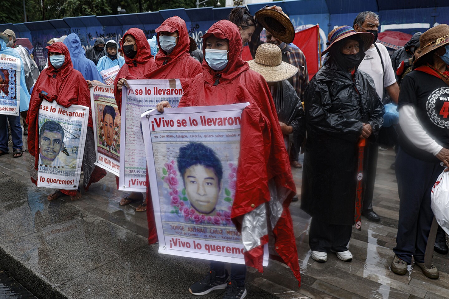 familias-de-Ayotzinapa-1