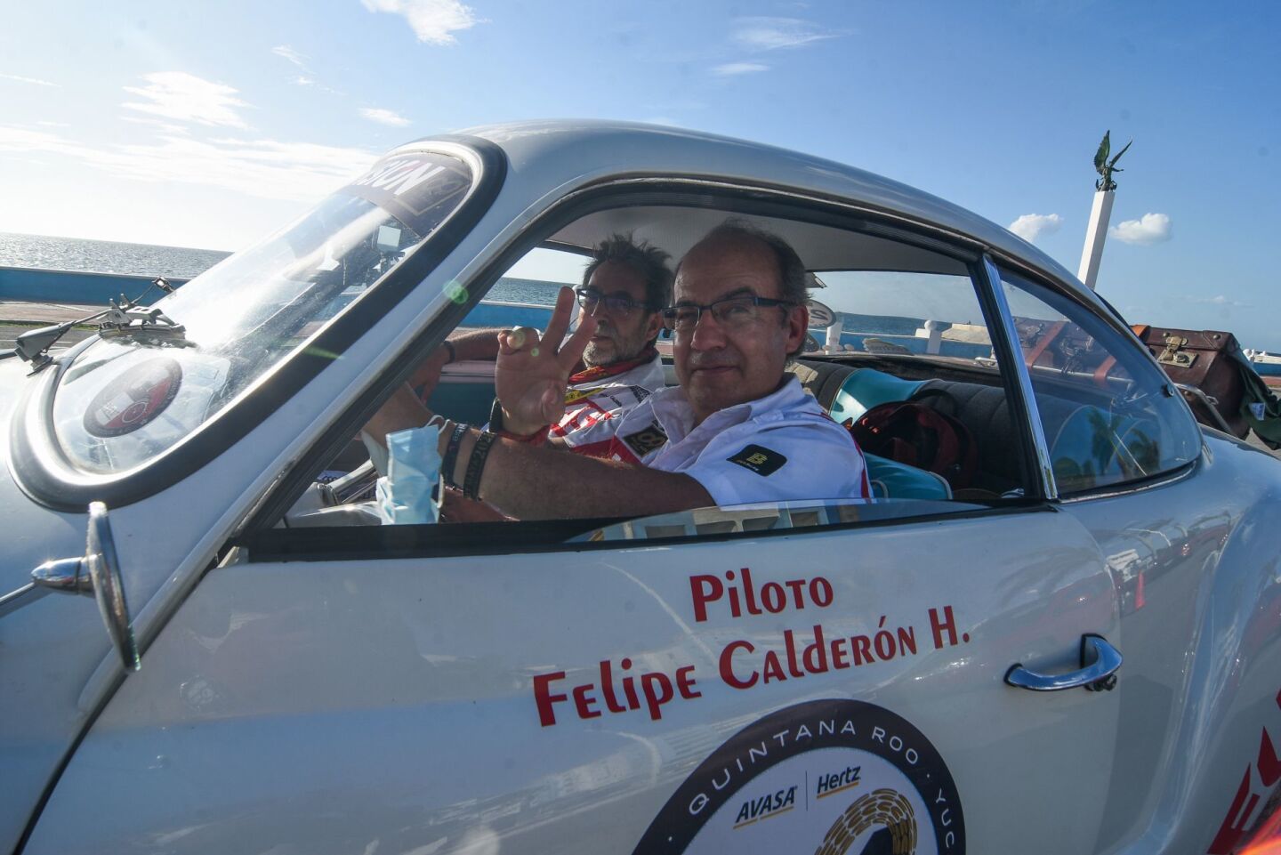 Felipe Calderón Hinojosa, ex Presidente de México, participó en el Rally Maya, en su auto Porsche.