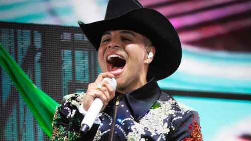 eduin_caz_grupo_firme_abucheos_partido_nfl