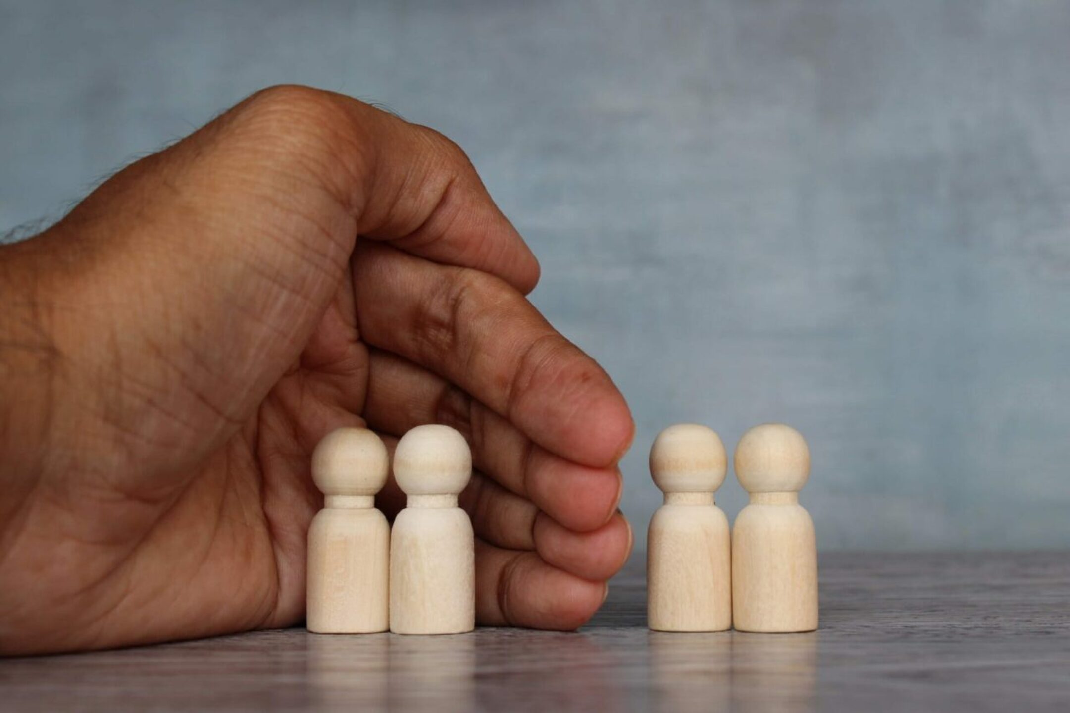 hand-separate-wooden-dolls-2022-11-25-17-11-24-utc-1280x853