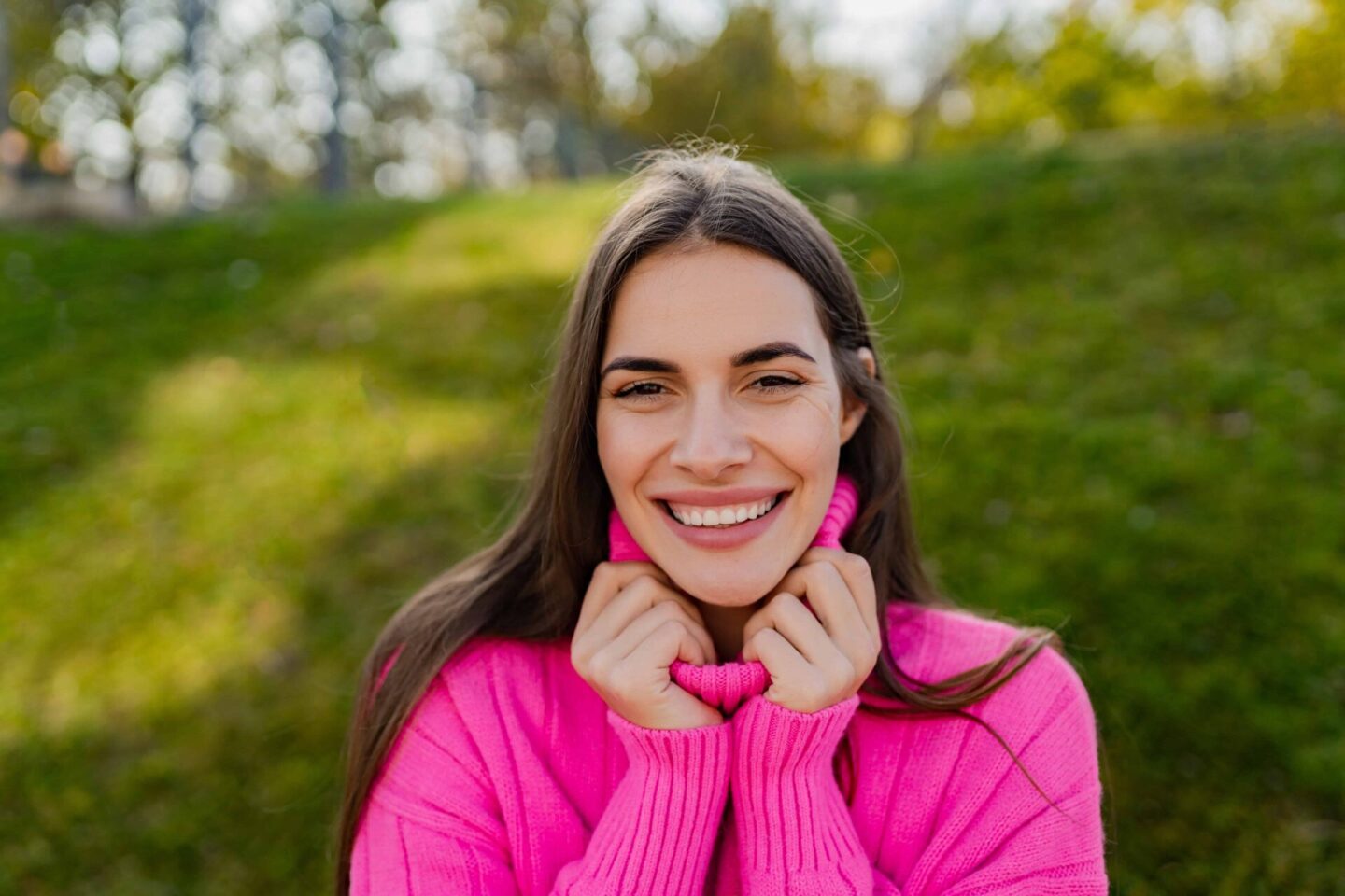 young-smiling-woman-in-pink-sweater-walking-in-gre-2021-12-09-08-34-15-utc (1)