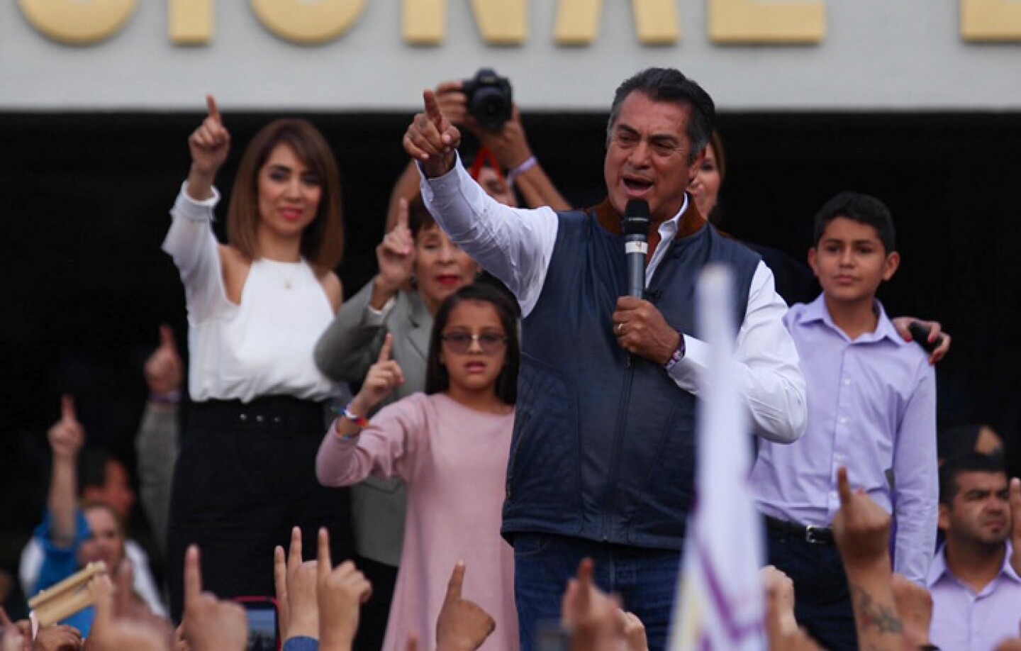 El-Bronco-INE-firmas