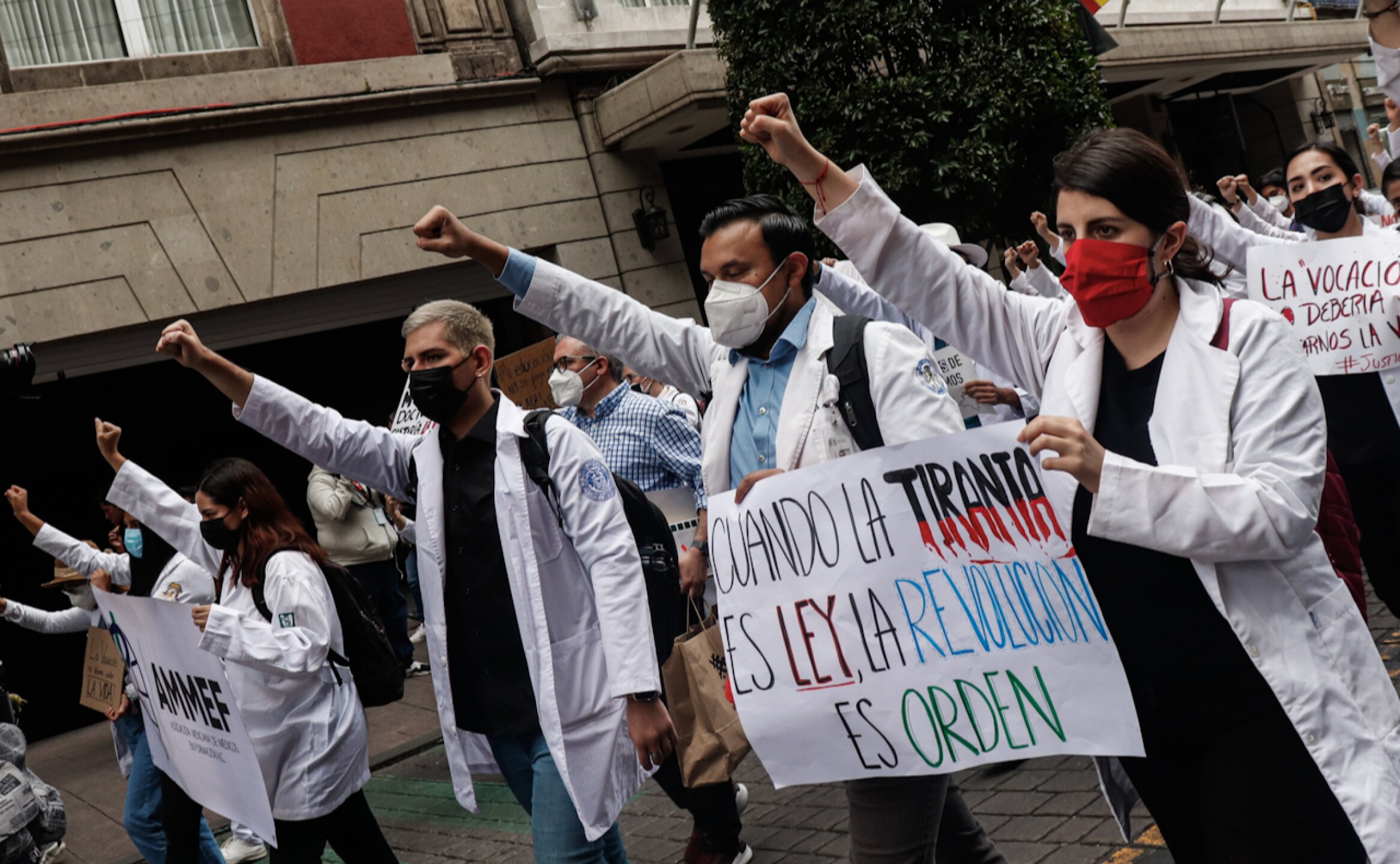 estudiantes-medicina-marcha