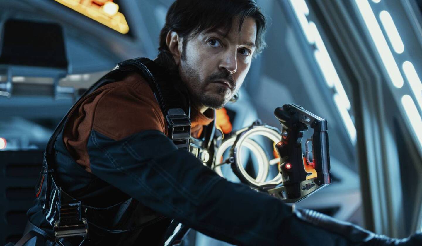 diego luna segunda temporada de Andor star wars.jpg
