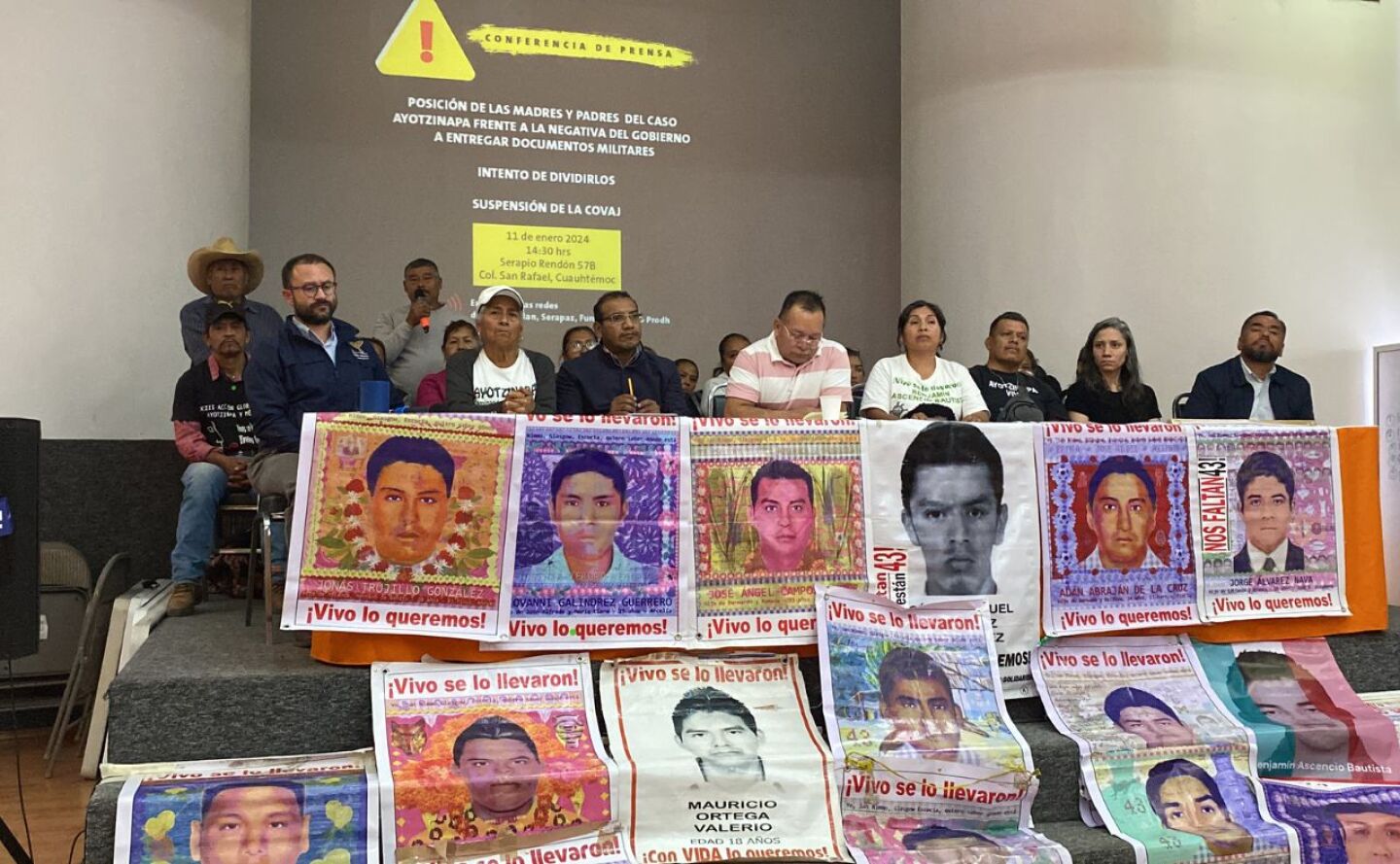 familias-43-normalistas-ayotzinapa-dividir