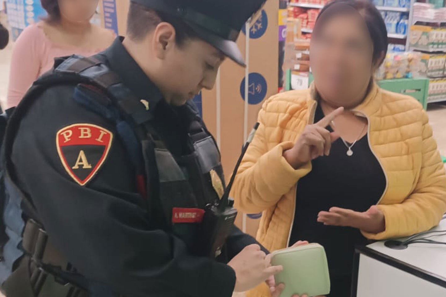 Policía encuentra cartera
