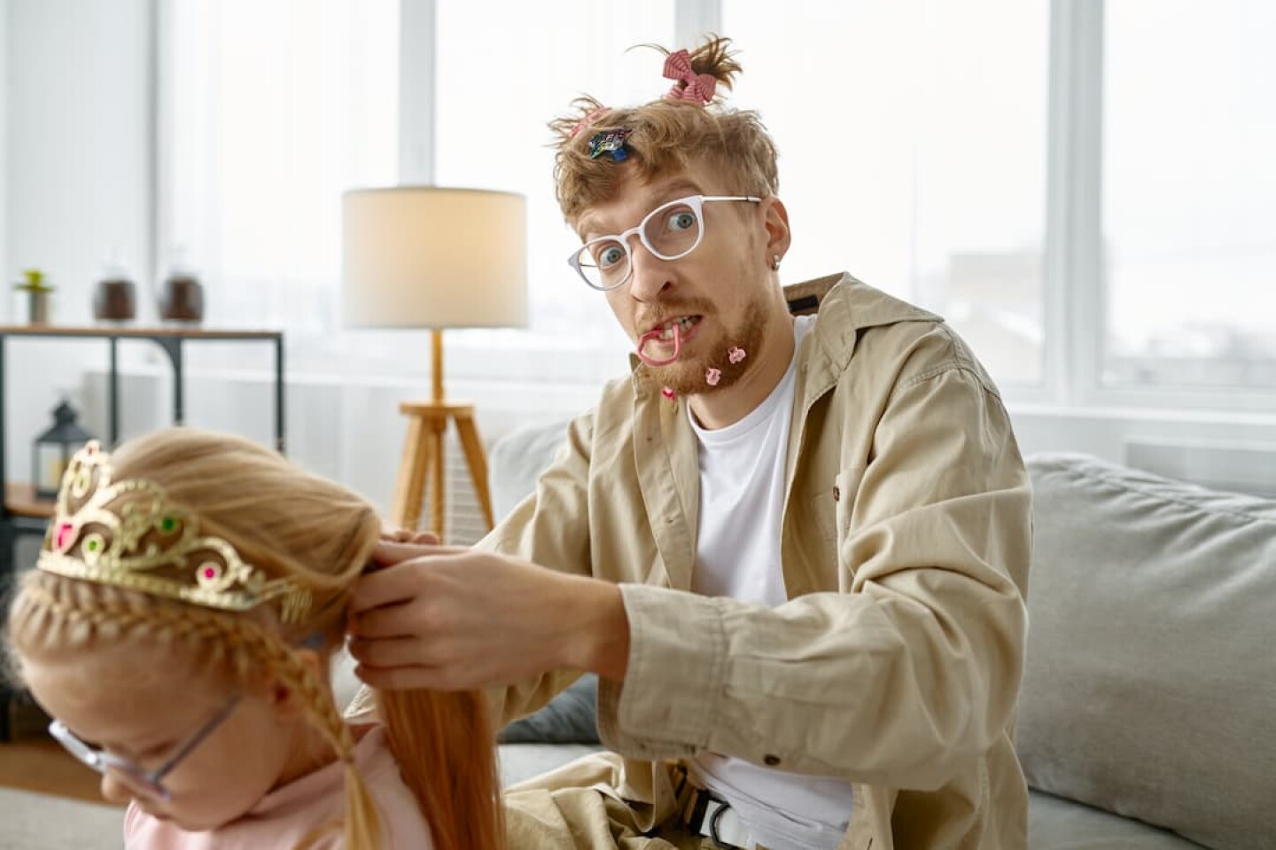 father-with-crazy-hairstyle-making-hair-for-daught-2023-11-27-05-26-57-utc (1)