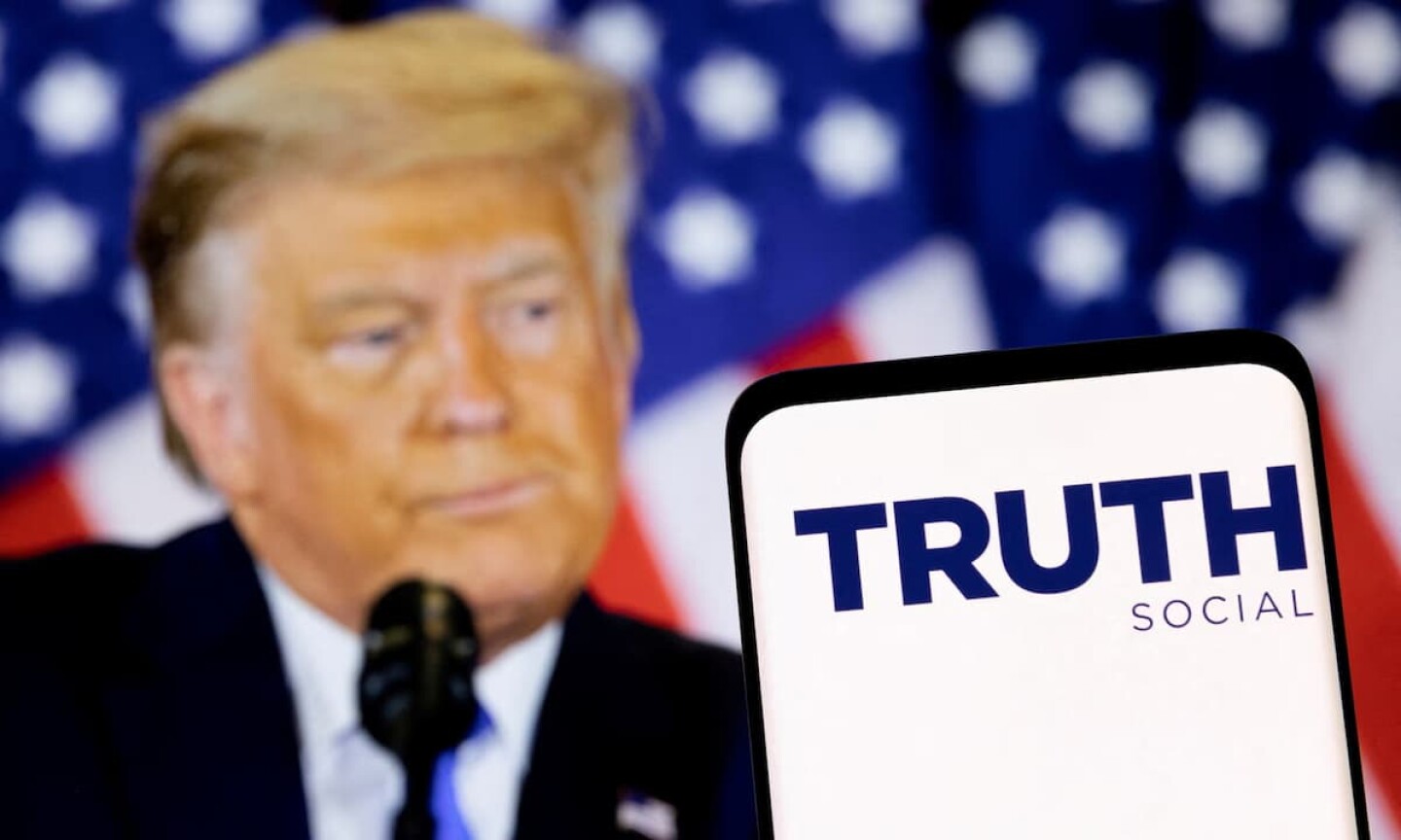Trump demanda a sus exconcursantes