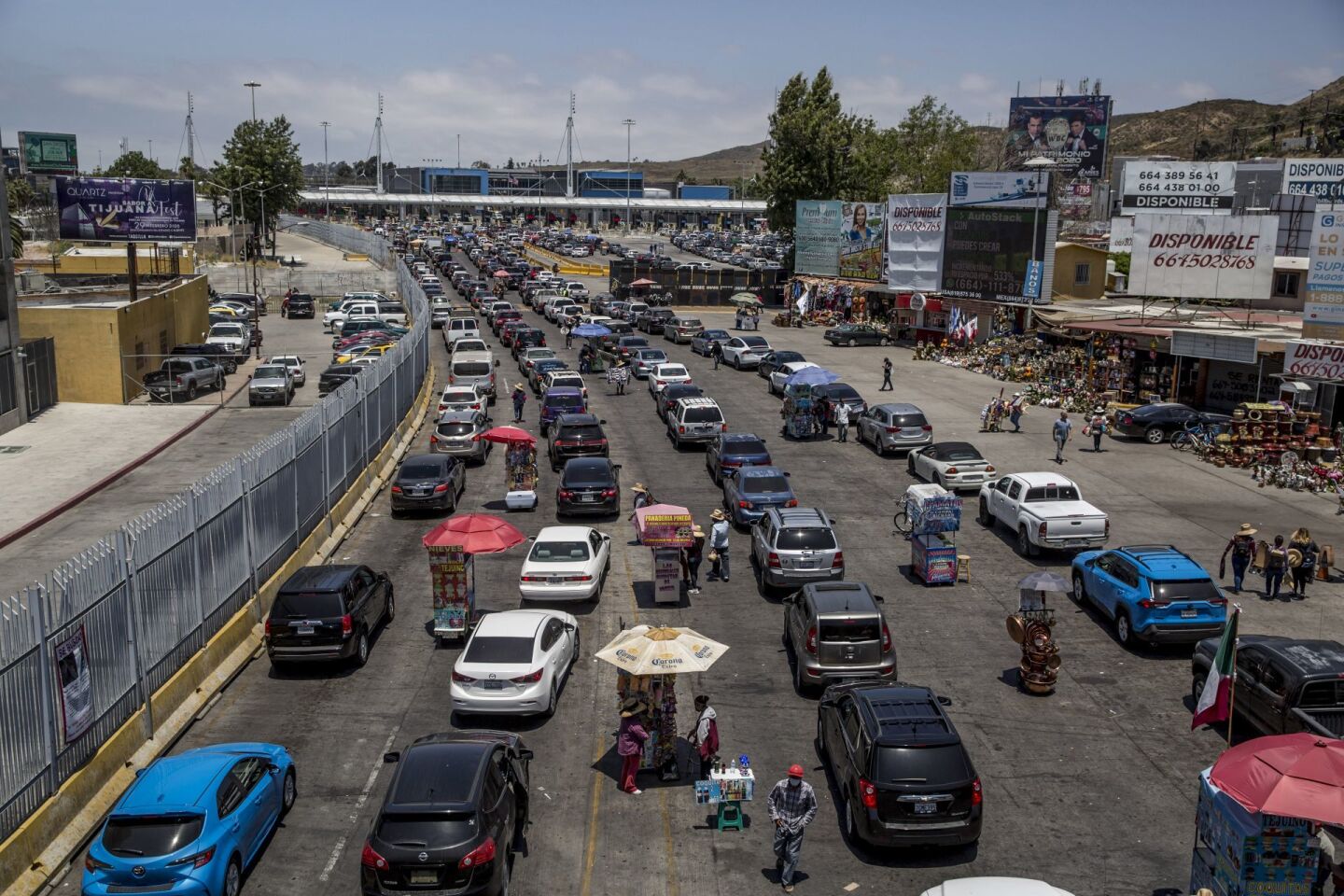 EU extiende restricciones de viaje en fronteras con México y Canadá