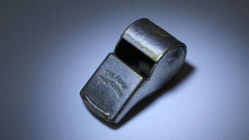 whistle-g7ee2cb872_1280