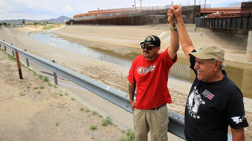 Veteranos de guerra mexicanos deportados esperan regresar a EE.UU. con Biden