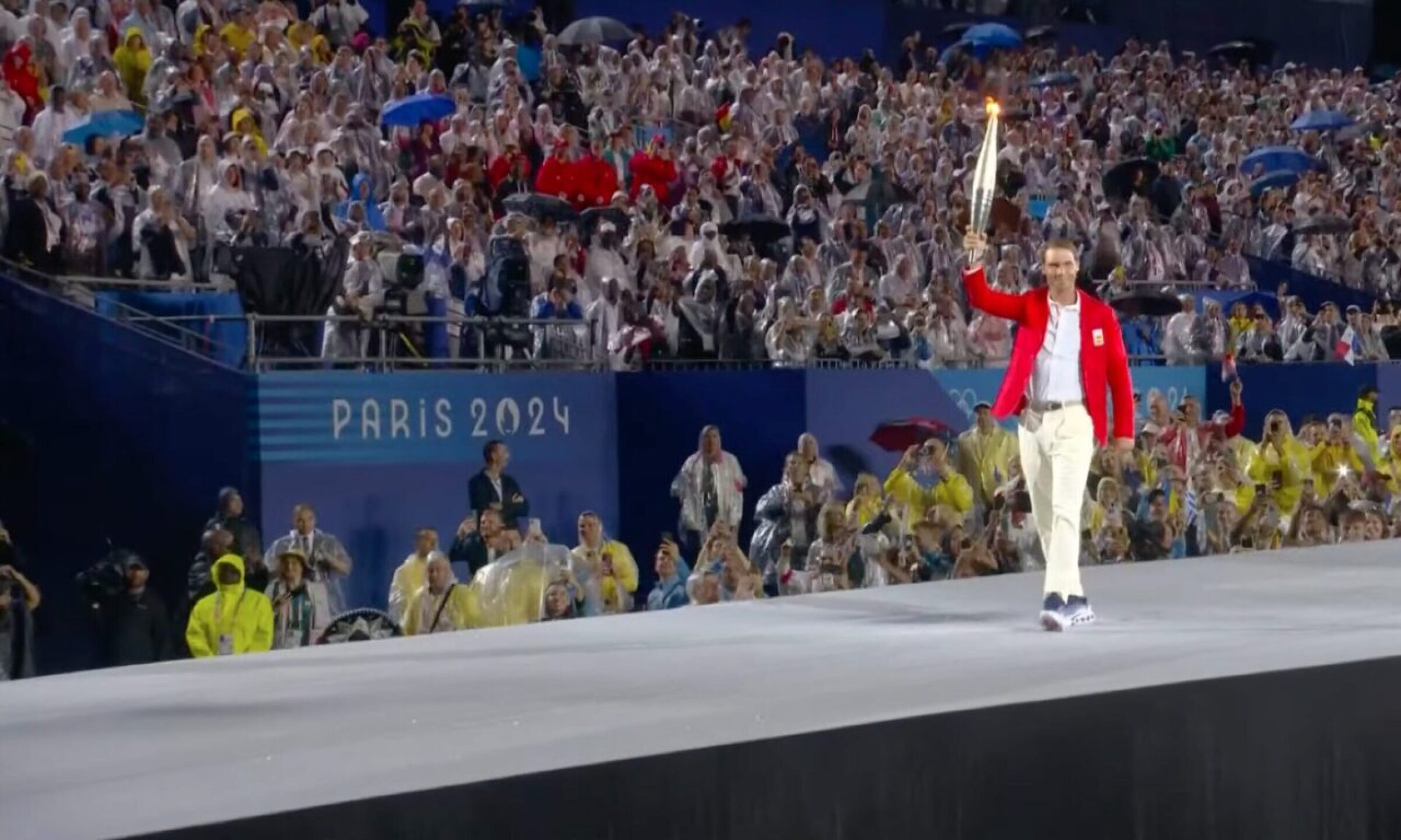 rafael-nadal-con-la-flama-olimpica-rumbo-al-pebetero-1280x768